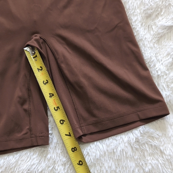 Gymshark x Whitney Simmons Scrunch Cycling Shorts - Brown - Picture 9 of 9